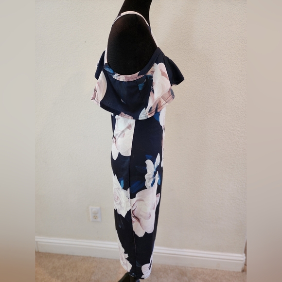 Cold Shoulder Floral Dress size M - Picture 2 of 7